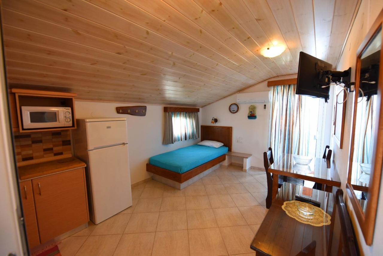 Haus Niko Apartments And Suites Nea Poteidaia Pokój zdjęcie