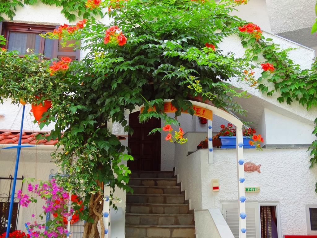 Haus Niko Apartments And Suites Nea Poteidaia Zewnętrze zdjęcie